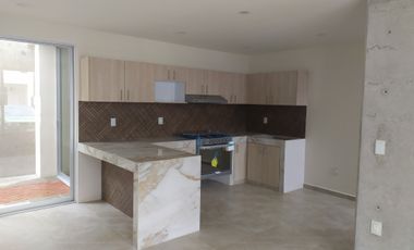 Casa de 3 recámaras con alberca en condominio,  centro de Jiutepec, Mor.