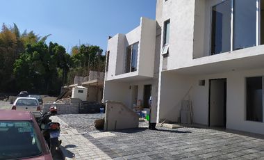 Casa de 3 recámaras con alberca en condominio,  centro de Jiutepec, Mor.