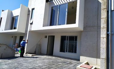 Casa de 3 recámaras con alberca en condominio,  centro de Jiutepec, Mor.