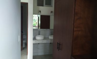 Casa de 3 recámaras con alberca en condominio,  centro de Jiutepec, Mor.