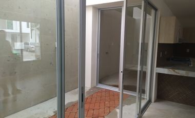 Casa de 3 recámaras con alberca en condominio,  centro de Jiutepec, Mor.