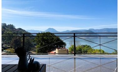 Serenidad, Estilo moderno y Vista al lago. La Peña Sur