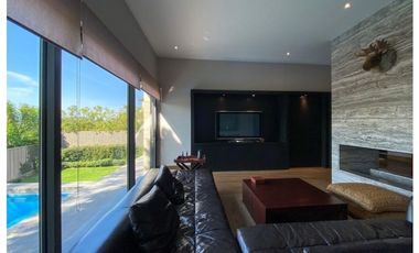 Serenidad, Estilo moderno y Vista al lago. La Peña Sur