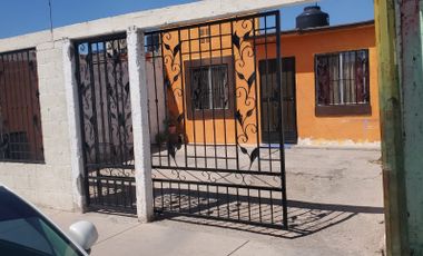 Para tu primer casa o posible para negocio, frente de escuela primaria, en Chihuahua, Praderas del sur II