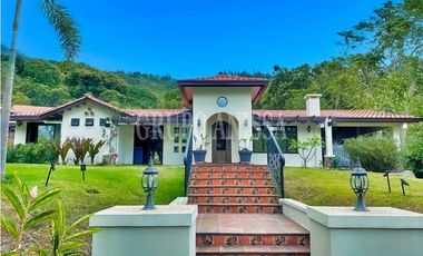 Oportunidad! Se Vende Hermosa casa Chalet en Altos del Maria