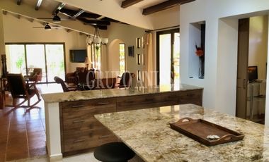 Oportunidad! Se Vende Hermosa casa Chalet en Altos del Maria