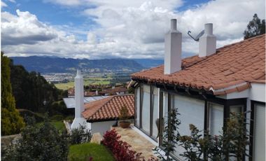 Vendo Casa hermosa vista en Encenillos de Sindamanoy $1.900Mlls