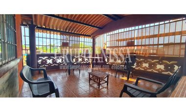 Oportunidad! Se Vende Amplia Casa en La Chorrera