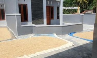 RUMAH MURAH SIAP HUNI DI SEYEGAN TANAH LUAS