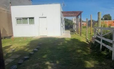 Casa en venta - 2 Dormitorios 1 Baño - Cocheras - 272Mts2 - Melchor Romero, La Plata