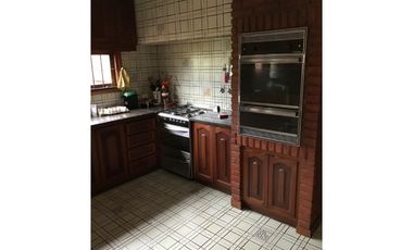 VENTA DE CHALET DE CATEGORIA EN LO MEJOR DE CAISAMAR CON PISCINA, JACUZZI, CANCHA DE PADDLE/BASQUET