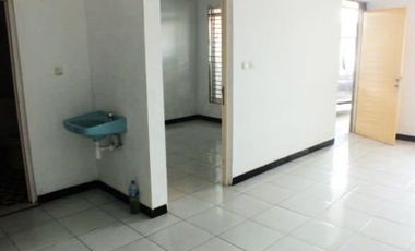 Di Sewakan Rumah 4 Kamar Siap Huni Dekat Tol di Taman Kopo Indah Bandung