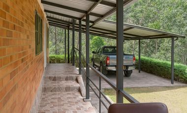 casa en venta en pacho. Cod V9652721