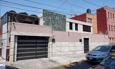 Casa en venta a pie de Calle, av 15 de Mayo, Diagonal Defensores, Puebla.