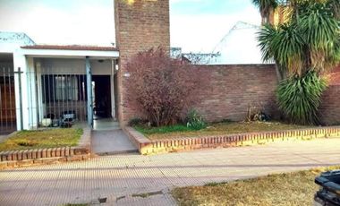 VENTA CASA 3 DORM CON COCHERA COSQUIN