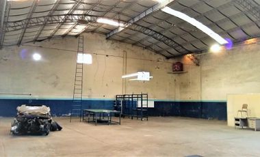 MUY BUEN GALPÓN PON PISO PARA MAQUINARIA PESADA CON OFICINAS