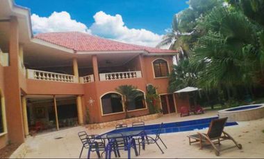 C167 - Venta Casa Mansión en Samborondón Primeros kilómetros 6 dormitorios - 1800 metros cuadrados