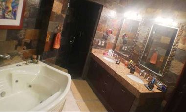 C167 - Venta Casa Mansión en Samborondón Primeros kilómetros 6 dormitorios - 1800 metros cuadrados