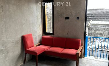 Rumah Sewa  Hanya Lantai 2 Di Cipinang, Jakarta Timur R2339