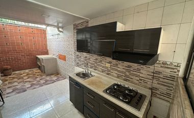 VENTA DE CASA Y LOCAL EN EL BARRIO NIZA DE DOS PISOS. Cod V5920