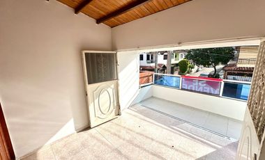 VENTA DE CASA Y LOCAL EN EL BARRIO NIZA DE DOS PISOS. Cod V5920