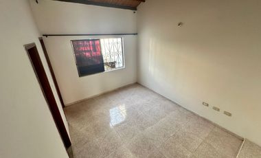 VENTA DE CASA Y LOCAL EN EL BARRIO NIZA DE DOS PISOS. Cod V5920