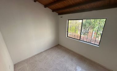 VENTA DE CASA Y LOCAL EN EL BARRIO NIZA DE DOS PISOS. Cod V5920