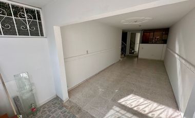 VENTA DE CASA Y LOCAL EN EL BARRIO NIZA DE DOS PISOS. Cod V5920