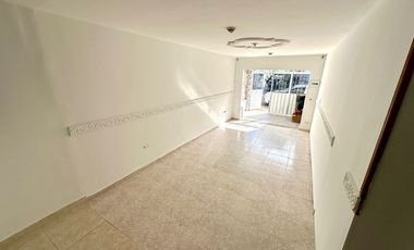 VENTA DE CASA Y LOCAL EN EL BARRIO NIZA DE DOS PISOS. Cod V5920
