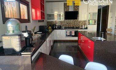 Casa en venta de 5 dorm. en Lo Barnechea / Valle Escondido
