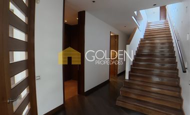 Casa en venta de 5 dorm. en Lo Barnechea / Valle Escondido