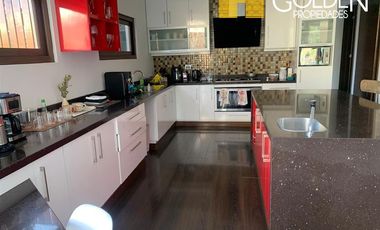Casa en venta de 5 dorm. en Lo Barnechea / Valle Escondido