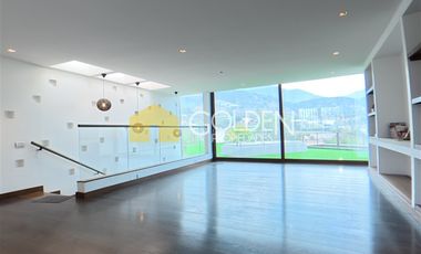 Casa en venta de 5 dorm. en Lo Barnechea / Valle Escondido