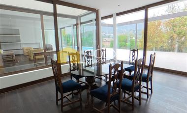 Casa en venta de 5 dorm. en Lo Barnechea / Valle Escondido