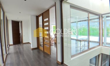 Casa en venta de 5 dorm. en Lo Barnechea / Valle Escondido