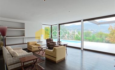 Casa en venta de 5 dorm. en Lo Barnechea / Valle Escondido