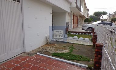 COD. 6227 - SE ARRIENDA CASA - BARRIO: PROVENZA