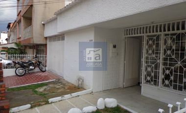 COD. 6227 - SE ARRIENDA CASA - BARRIO: PROVENZA