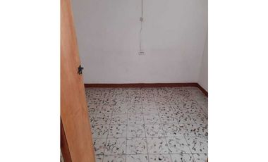 VENDO CASA EN MANRIQUE CENTRAL