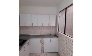 VENDO CASA EN MANRIQUE CENTRAL