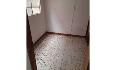 VENDO CASA EN MANRIQUE CENTRAL