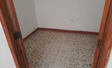 VENDO CASA EN MANRIQUE CENTRAL