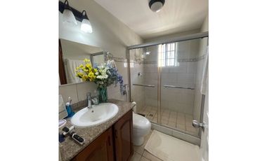 Se Vende Propiedad de 2 Plantas