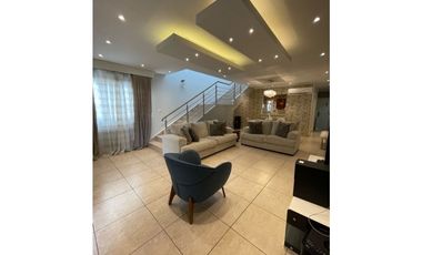 Se Vende Propiedad de 2 Plantas