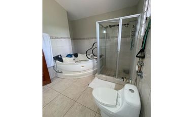 Se Vende Propiedad de 2 Plantas