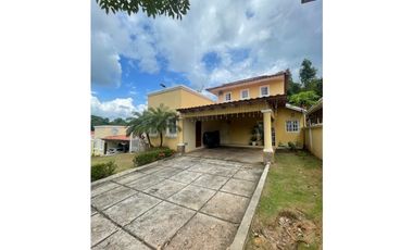 Se Vende Propiedad de 2 Plantas