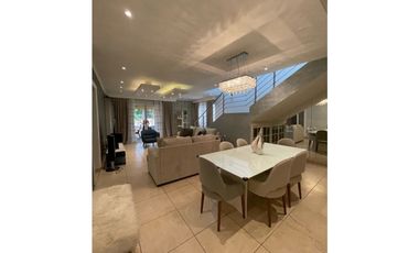 Se Vende Propiedad de 2 Plantas