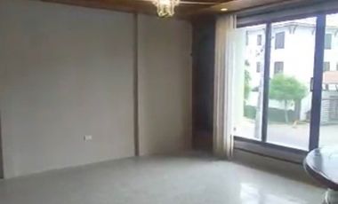 Alquilo amplio departamento de 4 habitaciones - Entre Ríos (J Luna)