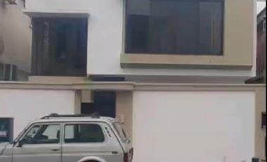 Alquilo amplio departamento de 4 habitaciones - Entre Ríos (J Luna)