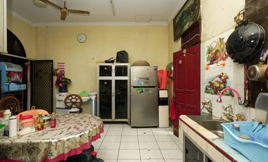 Rumah Tanah Luas 11 Menit ke Gerbang Tol Bintara Hadap Selatan J-40142